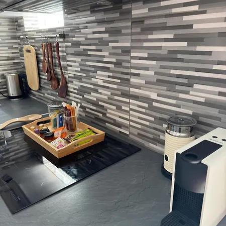 Omma, Main Street Maison