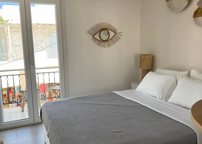 Omma, Main Street Maison