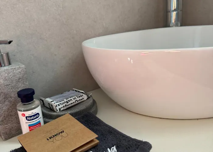 Omma, Main Street Maison Antíparos