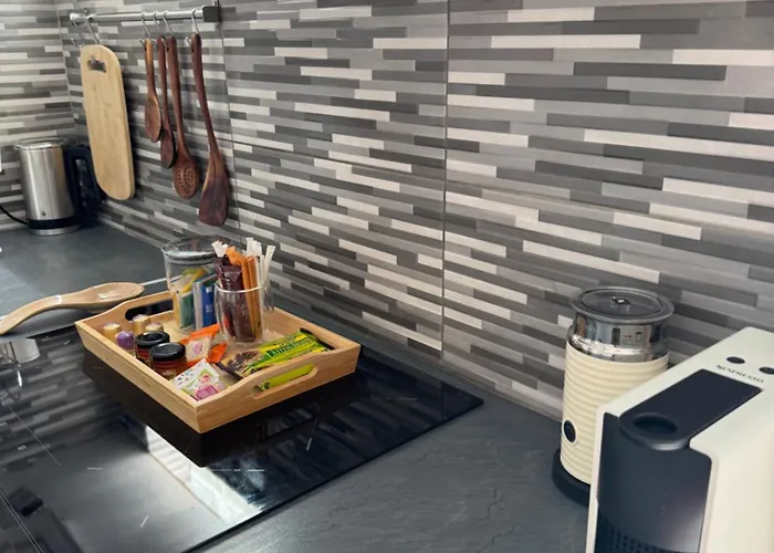 Omma, Main Street Maison