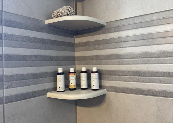 Omma, Main Street Maison *