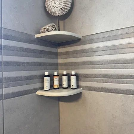 Omma, Main Street Maison *